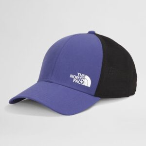 Gorra The North Face Trucker Morada y Negra con Logo Blanco